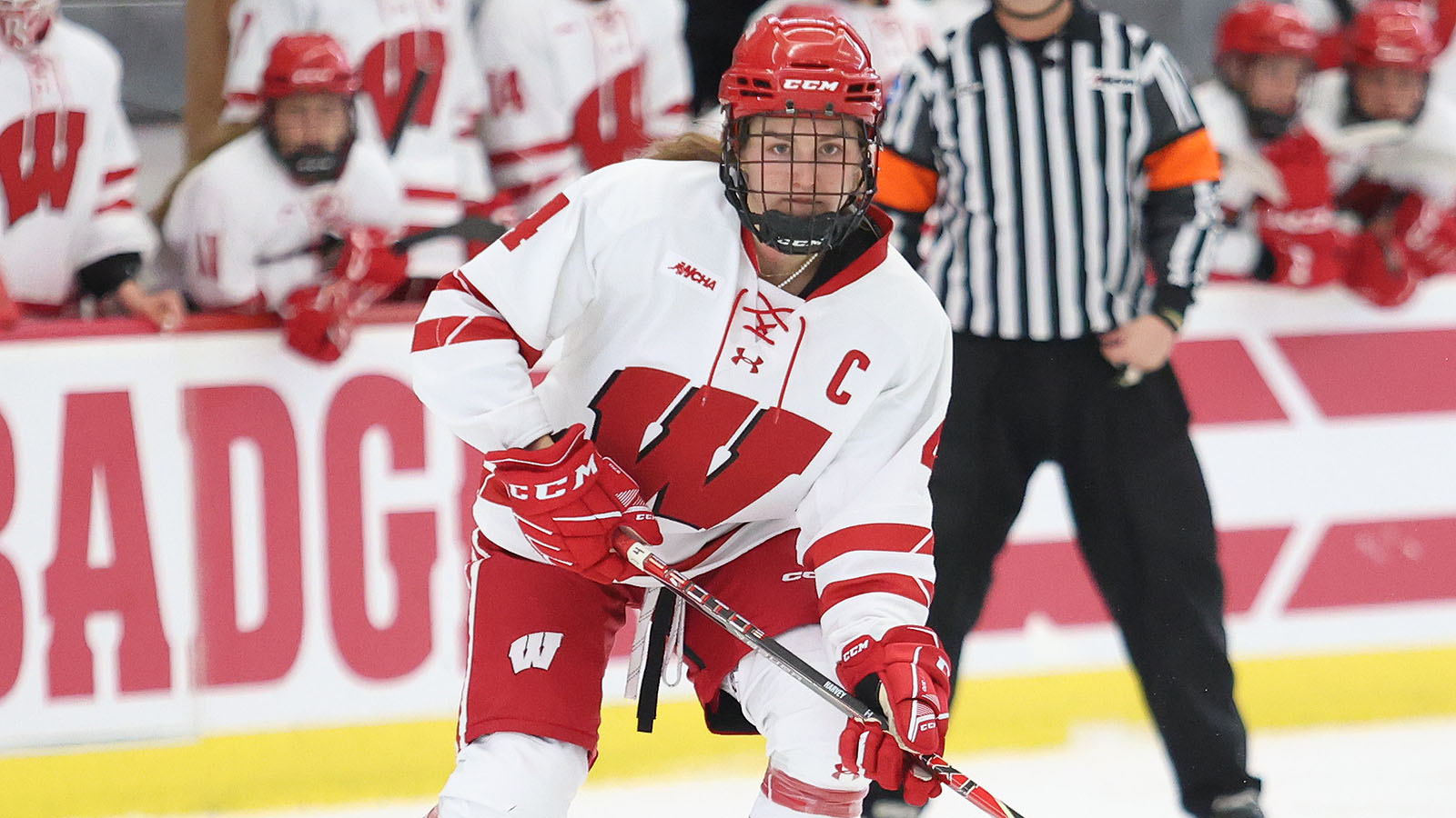 UW Captain Harvey Wins 2026 Patty Kazmaier Memorial Award