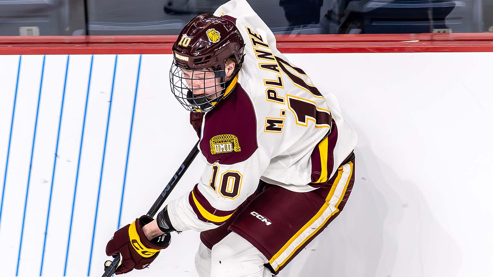 Minnesota Duluth’s Max Plante Claims 2026 Hobey Baker Award